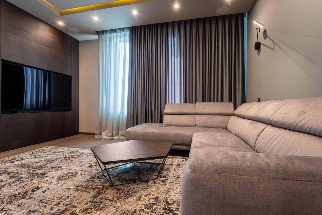 Luxury Apartment In The Superb Location Chisinau Exterior photo